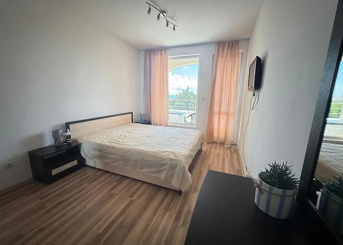 линоляни Apartament *