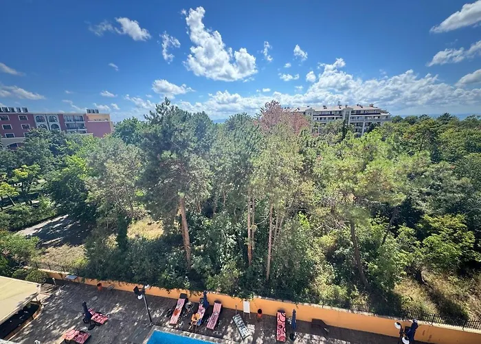 линоляни Apartament *